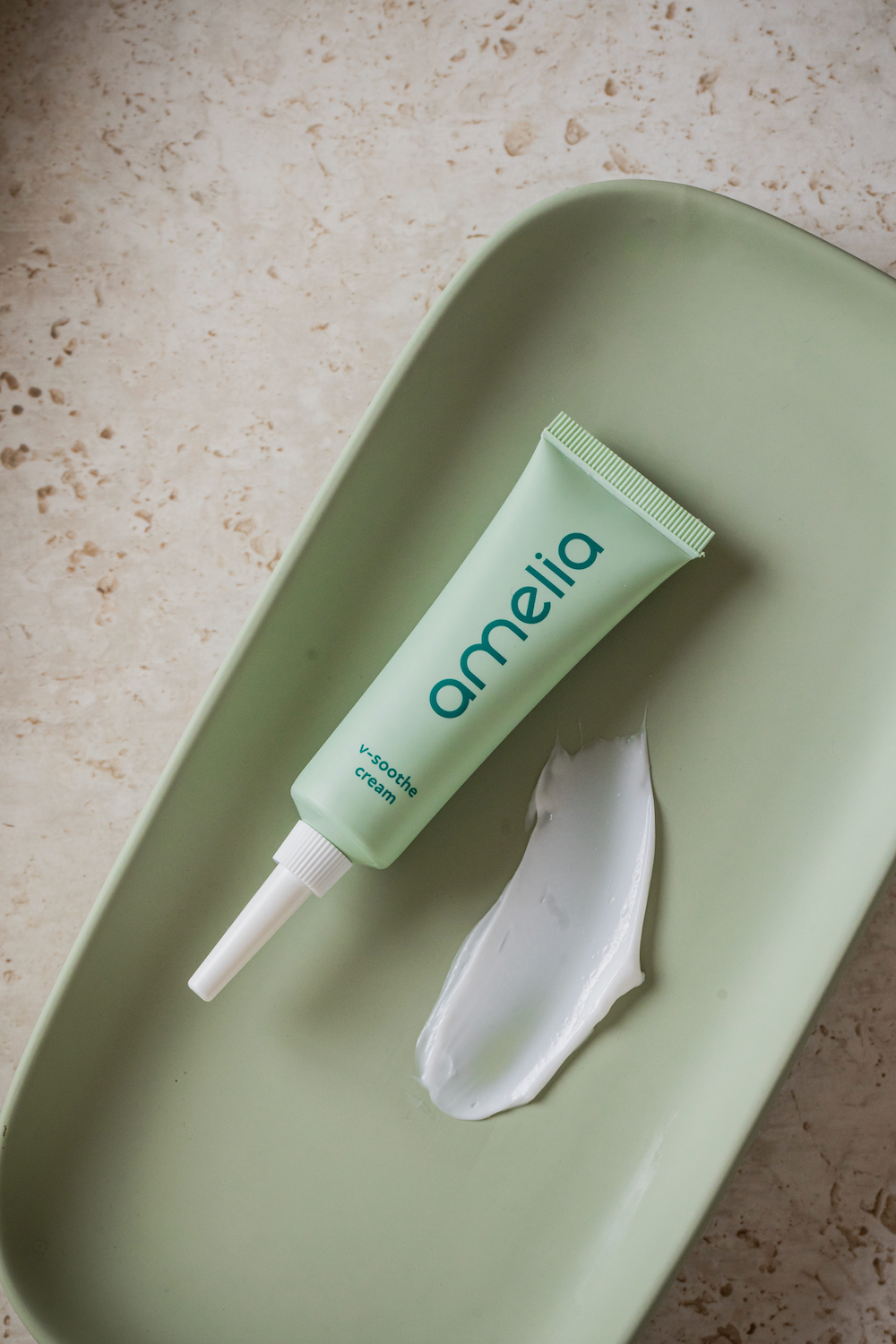 Intimate moisturiser for women's vaginal and vulval care